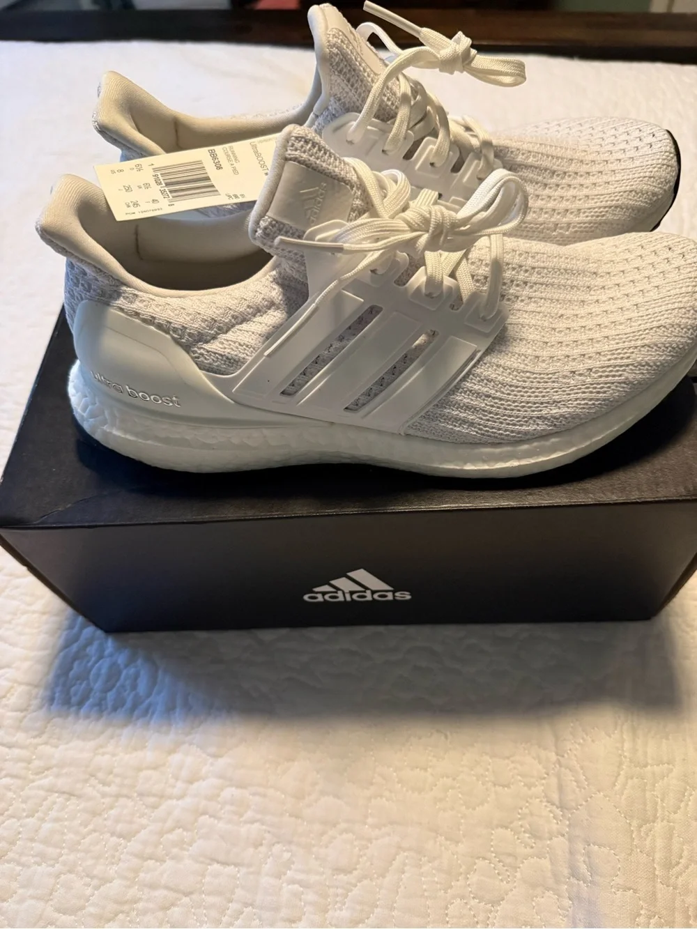 NWT ADIDAS ultraBOOST women running shoes size 8 - Picture 3 of 8